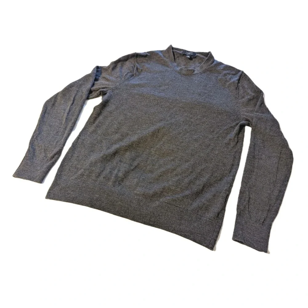 Banana Republic Men's Medium 100% Merino Wool Crew Neck Soft Sweater Dark‎ Gray